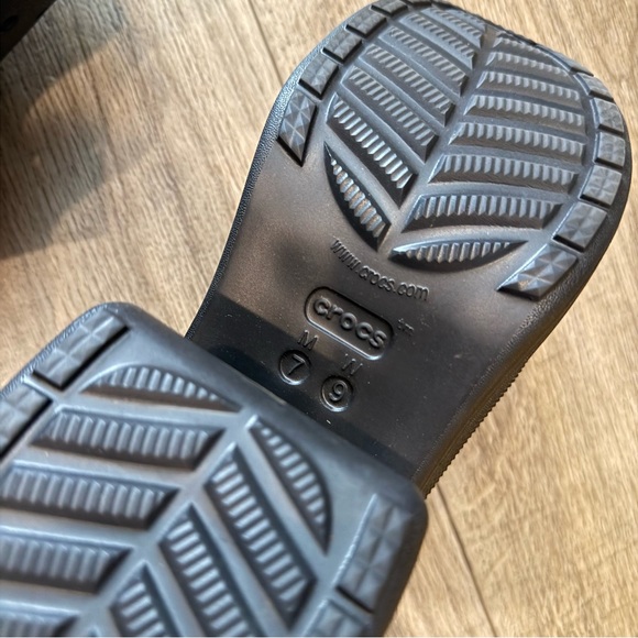 Women’s Size 9 Black Platform Crocs - Picture 5 of 6